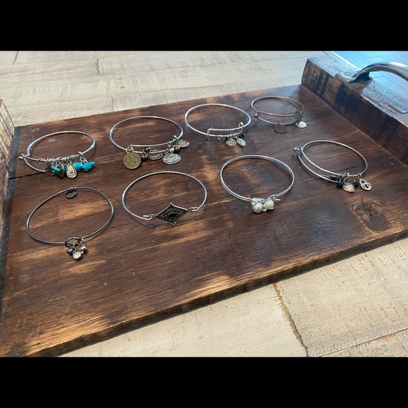 Bundle of 8 bracelets